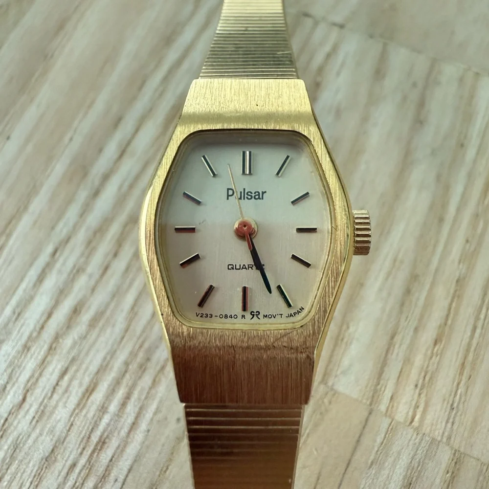 Vintage pulsar ladies gold tone dress watch NEW BATTERY